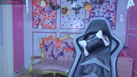 Snapshot of stephania_t chatting on October 2025 01:01:02 PM Stephania online show from October 2025 01:01:02 PM