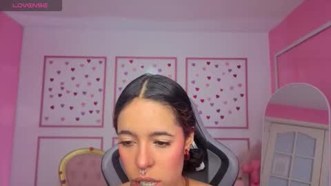 Snapshot of stephania_t chatting on February 2026 12:00:01 PM Stephania online show from February 2026 12:00:01 PM