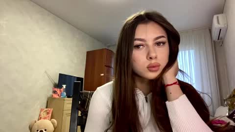 Stephani online show from April 2026 03:18:02 PM