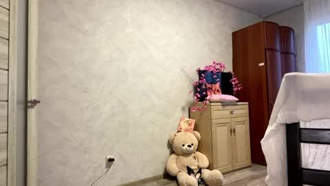 Stephani online show from May 2026 03:17:01 PM