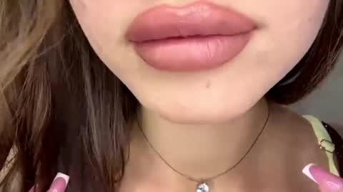 Stephani online show from May 2026 04:04:01 PM