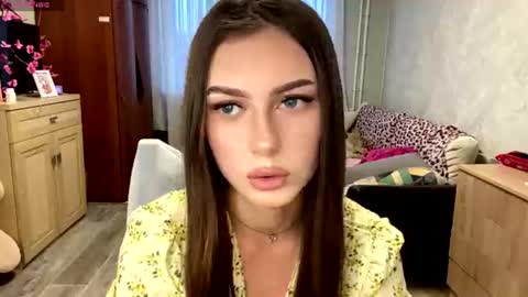 Stephani online show from June 2026 04:33:02 PM