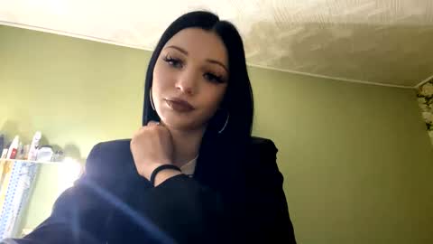 Snapshot of stephniesolie chatting on November 2025 12:05:02 PM StephanI online show from November 2025 12:05:02 PM