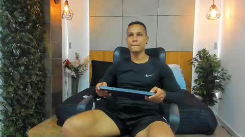 Snapshot of sterling_magnus chatting on February 2026 07:35:01 PM online show from February 2026 07:35:01 PM