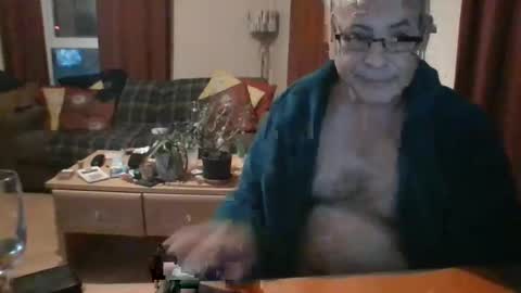 stevejm3740 online show from December 2024 08:23:02 PM