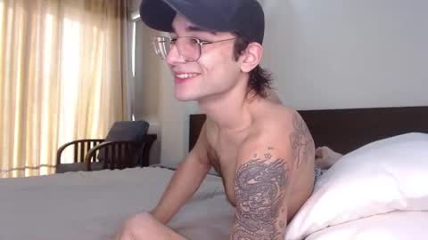 Alex   online show from February 2025 01:37:01 AM