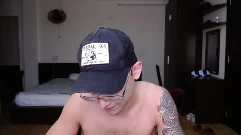 Alex   online show from February 2025 06:20:02 PM