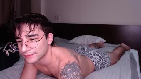 Snapshot of steveoceanbeanhuge chatting on November 2025 10:18:02 PM Alex online show from November 2025 10:18:02 PM