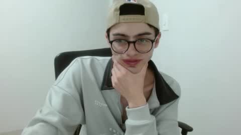 stiv_grant online show from May 2026 01:14:01 AM
