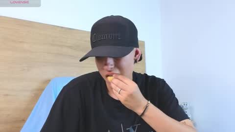 stivenbenet1 online show from September 2025 08:30:02 PM