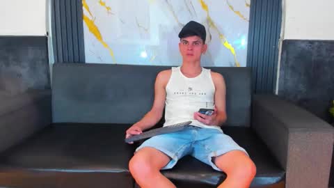 Snapshot of stivendreams chatting on March 2026 04:20:01 AM friends online show from March 2026 04:20:01 AM