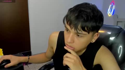 Stiwen online show from November 2025 06:51:02 PM