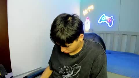 Stiwen online show from November 2025 02:06:02 PM