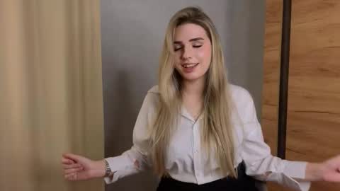 Snapshot of stormymuse chatting on November 2025 03:01:02 PM Luna online show from November 2025 03:01:02 PM