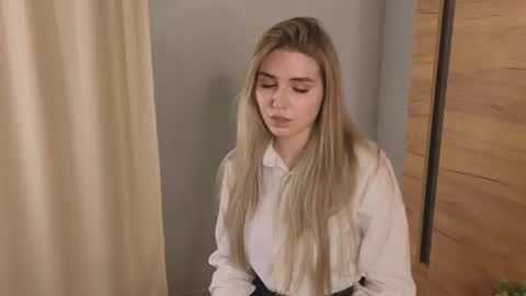 Snapshot of stormymuse chatting on November 2025 03:12:02 PM Luna online show from November 2025 03:12:02 PM