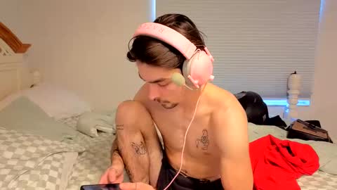 Snapshot of str8whiteboy21 chatting on November 2025 08:25:02 PM str8whiteboy21 online show from November 2025 08:25:02 PM