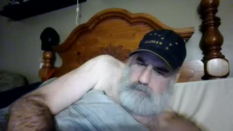 Snapshot of straightbear4you chatting on October 2025 12:45:01 PM Straightbear4you online show from October 2025 12:45:01 PM