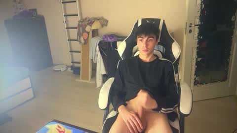 Ray online show from December 2025 01:40:02 PM