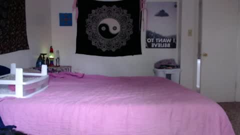 Snapshot of strawberrylotsacake chatting on April 2026 01:05:01 PM Strawberrylotsacake online show from April 2026 01:05:01 PM