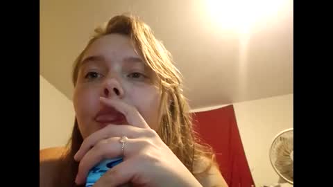 Snapshot of strawberryluv420 chatting on January 2026 06:27:01 AM Strawberry online show from January 2026 06:27:01 AM
