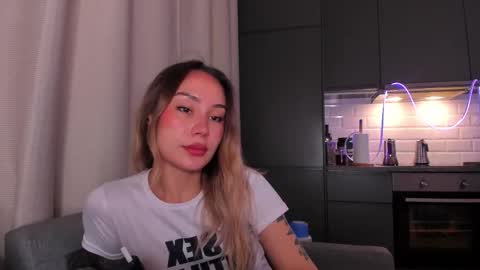 Tati and Lola online show from November 2025 10:25:02 AM