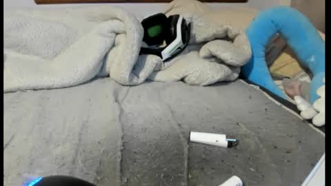 strawboy300 online show from April 2026 12:31:01 AM