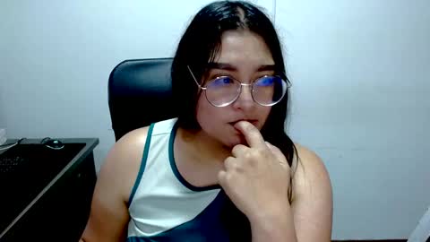 strawlux online show from May 2026 04:35:02 PM