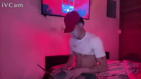 Snapshot of stronghardlatino chatting on September 2025 02:06:01 AM stronghardlatino online show from September 2025 02:06:01 AM