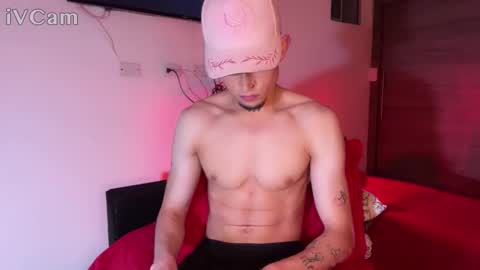 Snapshot of stronghardlatino chatting on December 2025 02:49:01 AM stronghardlatino online show from December 2025 02:49:01 AM