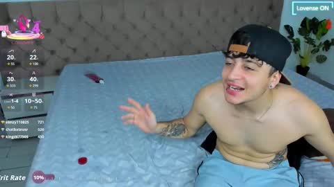 Snapshot of stroong_couple_ chatting on November 2025 09:46:01 AM Strong Couple online show from November 2025 09:46:01 AM