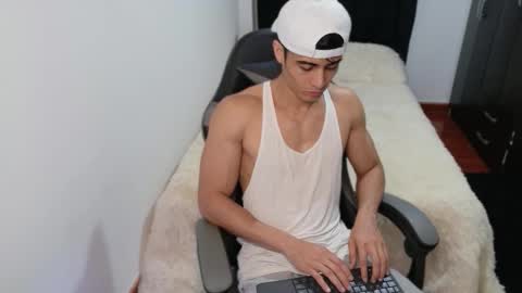 Snapshot of stylish_men chatting on October 2025 02:06:01 PM stylish men online show from October 2025 02:06:01 PM