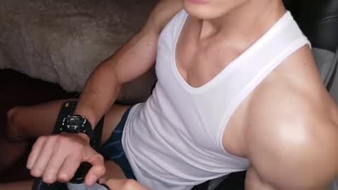 stylish man online show from April 2026 12:42:02 PM