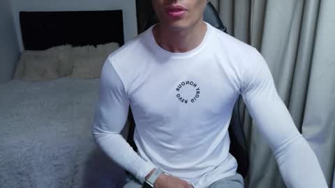 stylish man online show from May 2026 09:22:02 PM