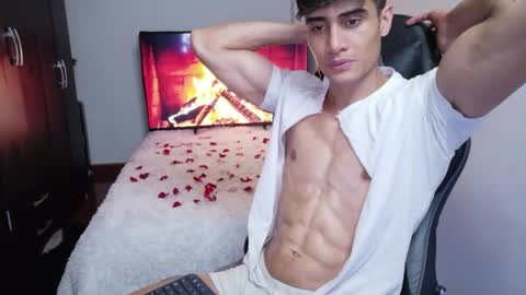stylish man online show from May 2026 10:06:01 PM