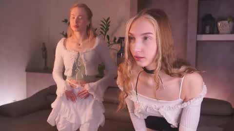 Snapshot of suannedoriean chatting on February 2026 04:05:02 AM Mure online show from February 2026 04:05:02 AM