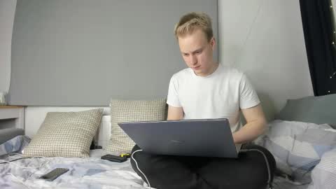 Snapshot of successful_kevin chatting on September 2025 06:21:01 PM Kevin online show from September 2025 06:21:01 PM