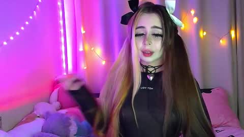 Snapshot of suemeow chatting on February 2025 10:43:01 PM Sue online show from February 2025 10:43:01 PM