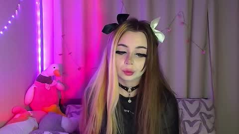 Snapshot of suemeow chatting on February 2025 09:02:01 PM Sue online show from February 2025 09:02:01 PM