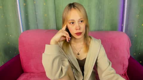Snapshot of sugar_blond chatting on April 2026 01:25:01 AM sugar blond online show from April 2026 01:25:01 AM