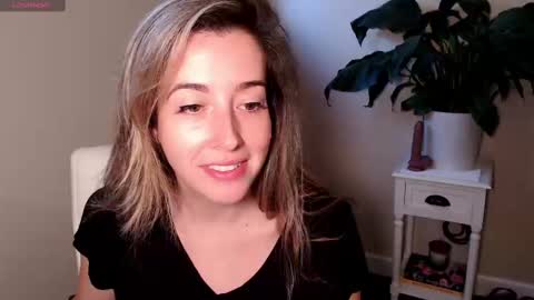 Snapshot of suggestivebehavior chatting on September 2025 01:26:02 PM Mia online show from September 2025 01:26:02 PM