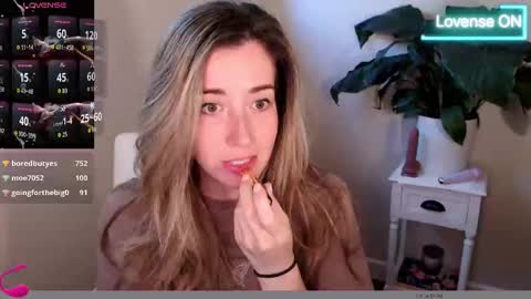 Snapshot of suggestivebehavior chatting on October 2025 01:52:01 PM Mia online show from October 2025 01:52:01 PM