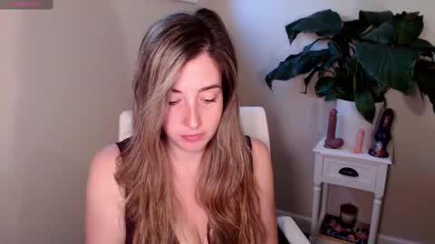 Snapshot of suggestivebehavior chatting on October 2025 02:03:02 PM Mia online show from October 2025 02:03:02 PM