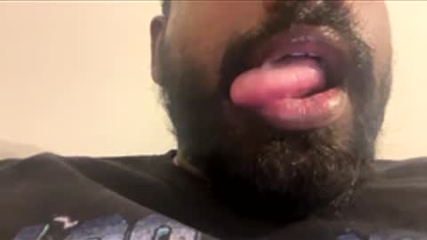 Snapshot of suggnight chatting on January 2026 01:20:02 AM Let me be your knight that saves you online show from January 2026 01:20:02 AM