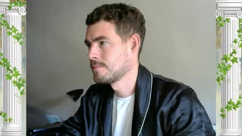 Snapshot of sultansgirls chatting on October 2025 04:37:01 PM The Sultan online show from October 2025 04:37:01 PM