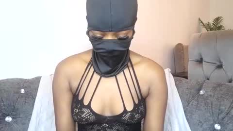 maskedtemptress online show from October 2025 12:25:01 PM