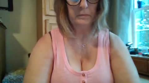 Snapshot of sunflower556 chatting on August 2026 12:10:02 PM Sunflower online show from August 2026 12:10:02 PM