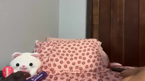 sunneeshellee online show from April 2026 07:09:02 PM