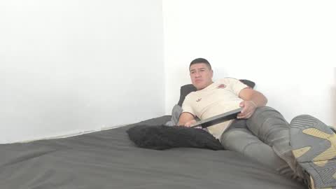 Snapshot of sunnyandevan chatting on January 2025 06:18:01 PM Christian Vanessa online show from January 2025 06:18:01 PM