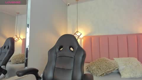  S U N N Y online show from February 2026 12:34:02 PM