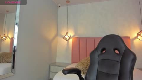  S U N N Y online show from February 2026 12:37:01 PM